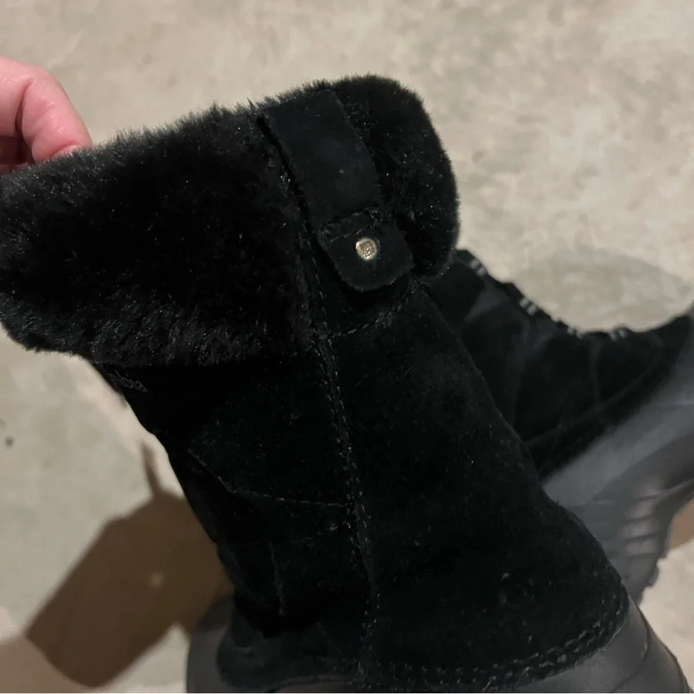 COLUMBIA Snow/Winter Boots in Black with Fur Lining